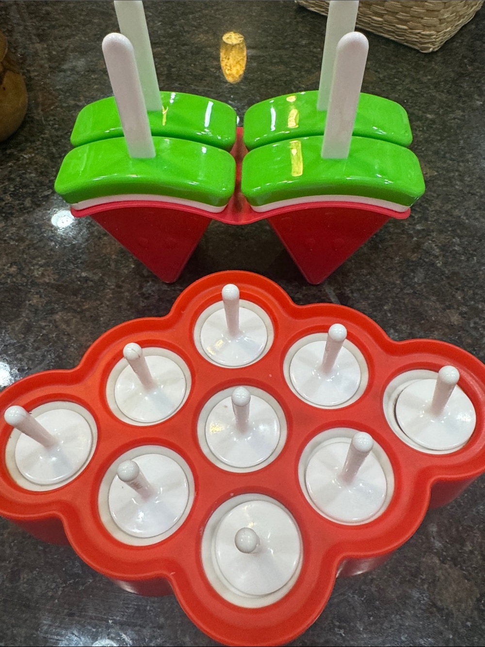 Zoku Silicone popsicle & bonus tray with replacement pieces for zoku tray